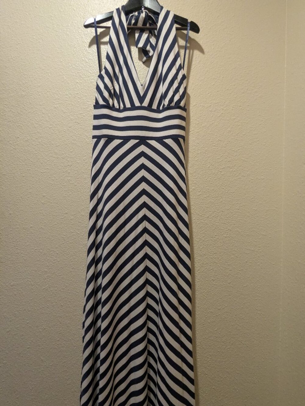 Banana Republic Chevron Halter Maxi Dress Size S - Picture 7 of 14